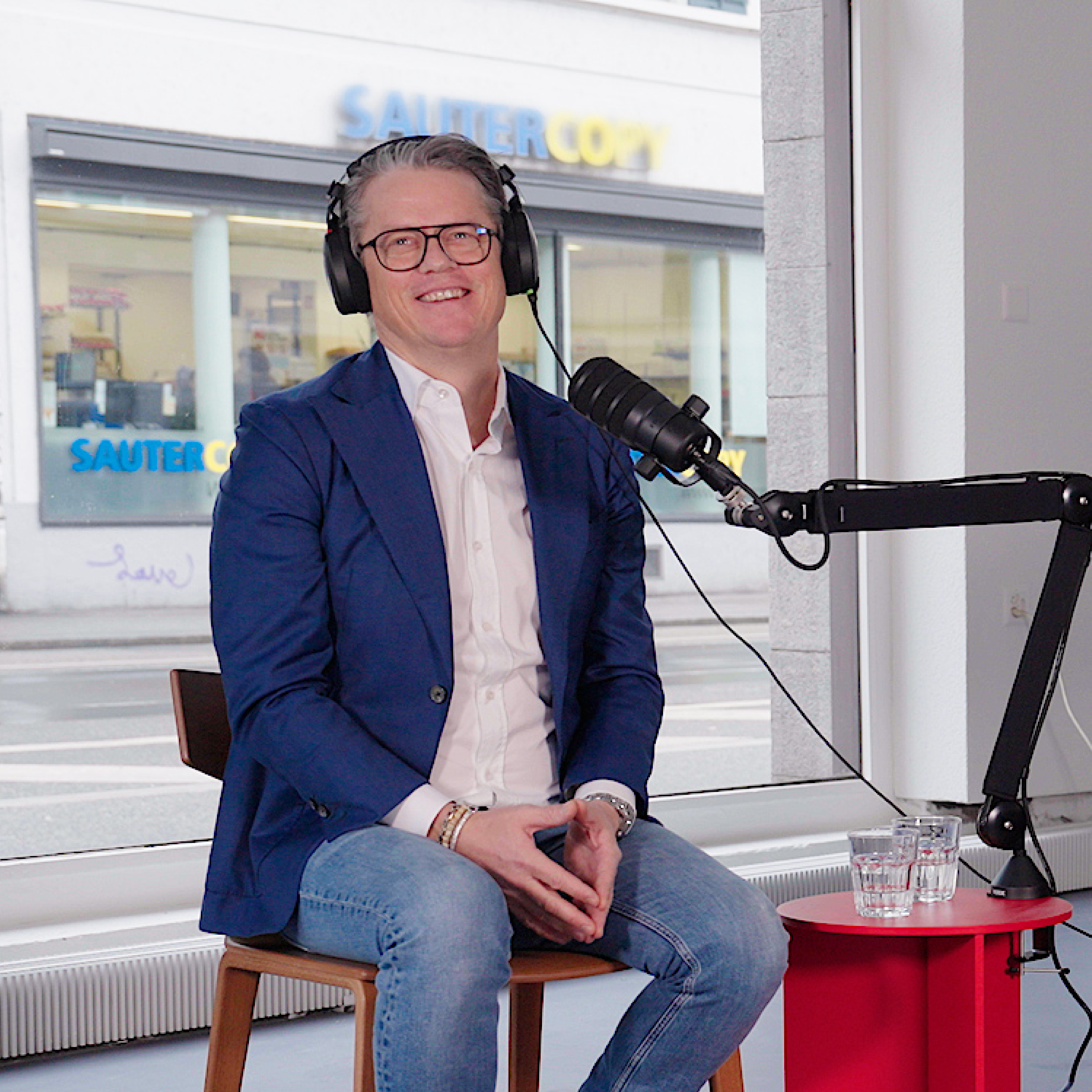 Maximilian Souchay: What makes live the strongest form of communication?